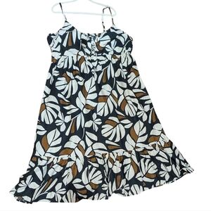 Elegant Black and White Leaf Print Maxi Dress